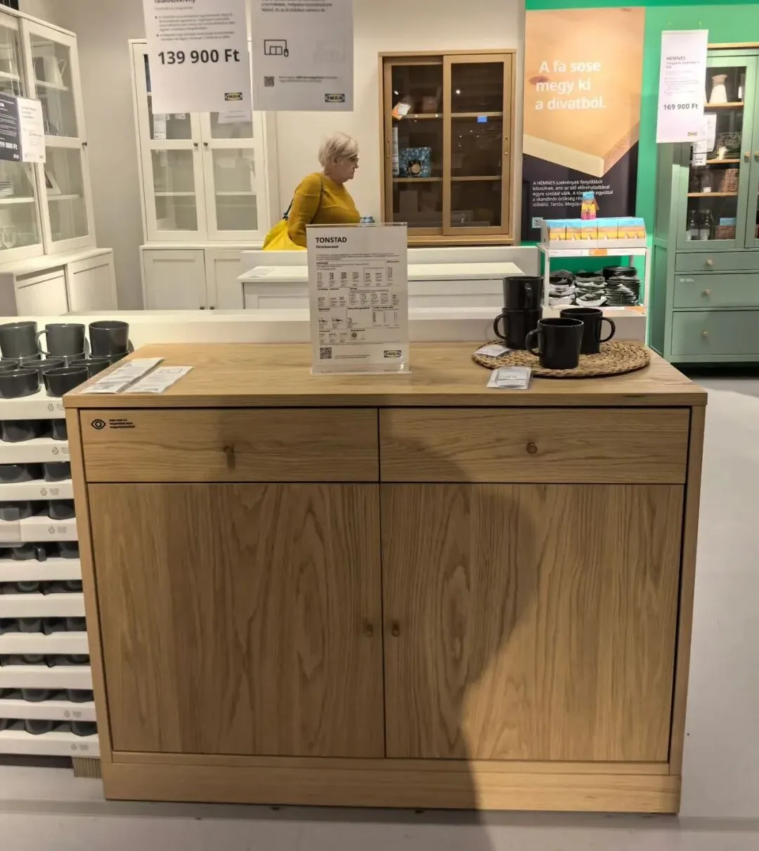 布达佩斯宜家：一层展示区，一层线上订单仓储发货中心